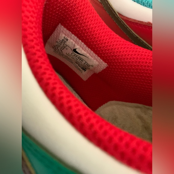 NIKE - Picture 5 of 8